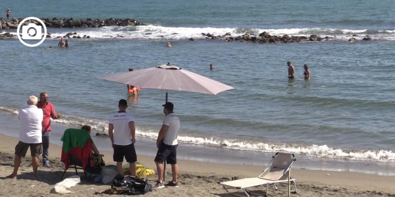 Un uomo di 82 anni è deceduto oggi, 11 settembre, durante un'escursione in canoa nelle acque di Baia dei Campi, a Vieste. Le cause della tragedia sono ancora in fase di accertamento.