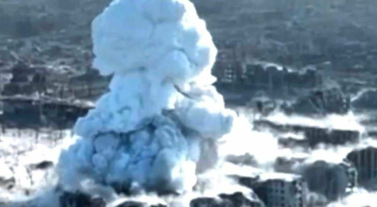 La Russia usa in Ucraina la "madre di tutte le bombe" per la prima volta. «Potenza esplosiva da 44.000 kg». Il video e come funziona