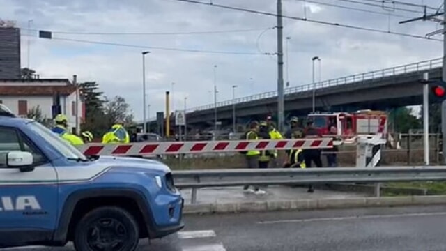 Oleisa Kypriianchuk, una 12enne di origine ucraina, è morta dopo essere stata investita da un treno a un passaggio a livello di Padova. Indagini in corso.