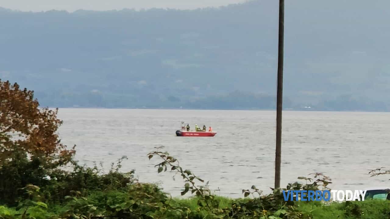 Nel pomeriggio, un giovane militare dell'Aviazione dell'Esercito è scomparso durante un'esercitazione nelle acque del lago di Bolsena. Immediati i soccorsi con sommozzatori, elicotteri e forze dell'ordine impegnate nelle ricerche.