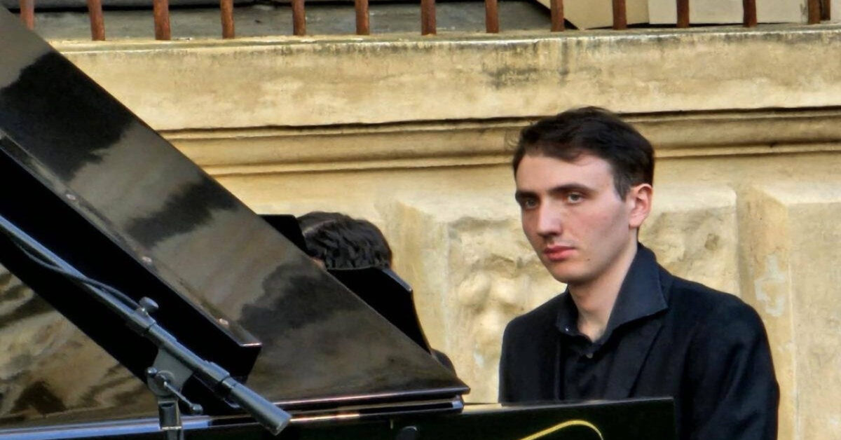 Antonio Atriano, pianista di 26 anni e promessa della musica, è scomparso lunedì a causa di un tumore diagnosticato pochi mesi fa.