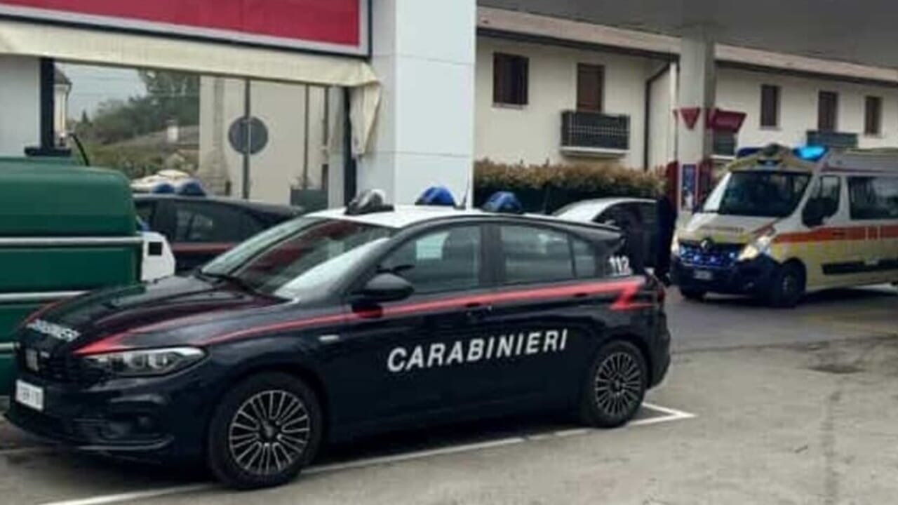 Milano, lascia la figlia di 3 anni in auto e va a rubare in un supermercato, poi si confessa “Sono disoccupata e senza soldi per la spesa”