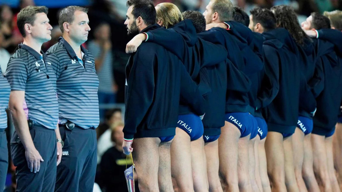 La Nazionale italiana di pallanuoto è stata sospesa per sei mesi a seguito di una violazione del Codice di Integrità dell'Unità per l'Integrità degli Sport Acquatici, avvenuta dopo la sconfitta contro l'Ungheria alle Olimpiadi di Parigi 2024.