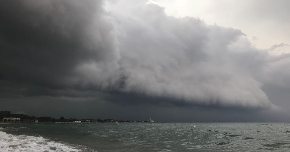 Previsto un drastico peggioramento del meteo in Salento per venerdì 4 ottobre, con temporali, piogge abbondanti e venti di scirocco. Allerta arancione su tutta la provincia di Lecce.