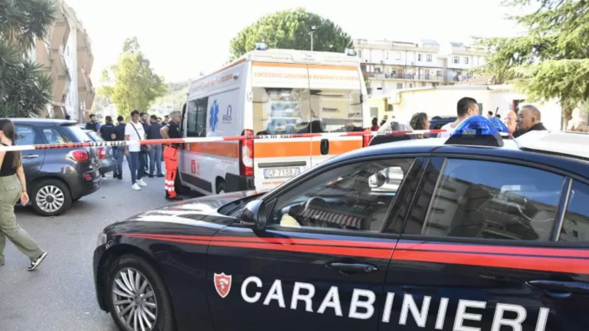 Il comune di Senigallia si stringe attorno alla famiglia del giovane, vittima di bullismo, che ha scelto di togliersi la vita. I funerali si terranno oggi.