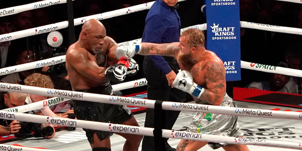 Nonostante la sconfitta contro Jake Paul, Mike Tyson racconta sui social la sua ultima notte sul ring, tra sfide personali e un pubblico da record.