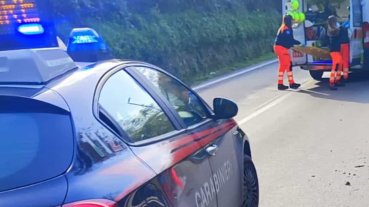 Un giovane di 18 anni ha perso la vita in un incidente stradale nel pomeriggio di oggi sulla strada provinciale 57 "Valle del Calore", a pochi chilometri da casa sua.