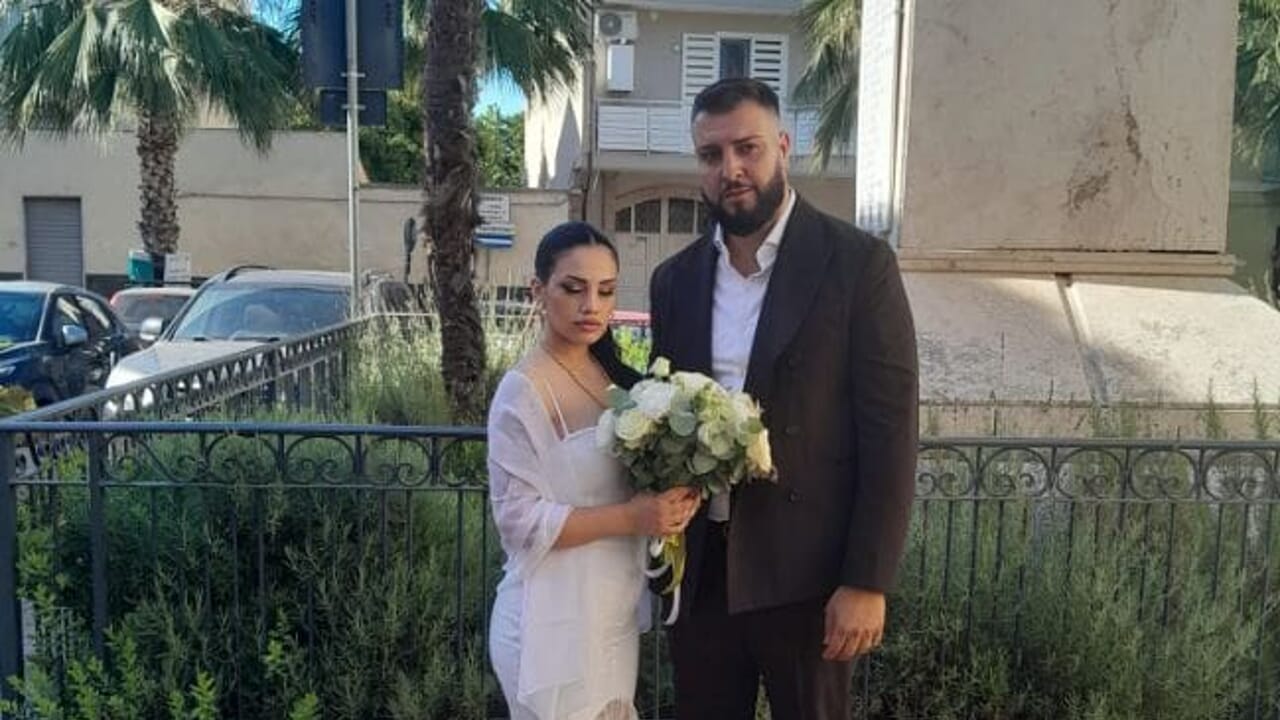 Pietro Montanino, 28 anni, e Maria Zaccaria, coppia di neo-sposi residenti a Cesa (Caserta), sono scomparsi il 29 ottobre senza lasciare tracce. Dopo pranzo a casa dei genitori di Pietro a Frattamaggiore, si sono allontanati a piedi e da quel momento non si hanno più notizie. Del caso si sta occupando anche la trasmissione Chi l’ha visto?.