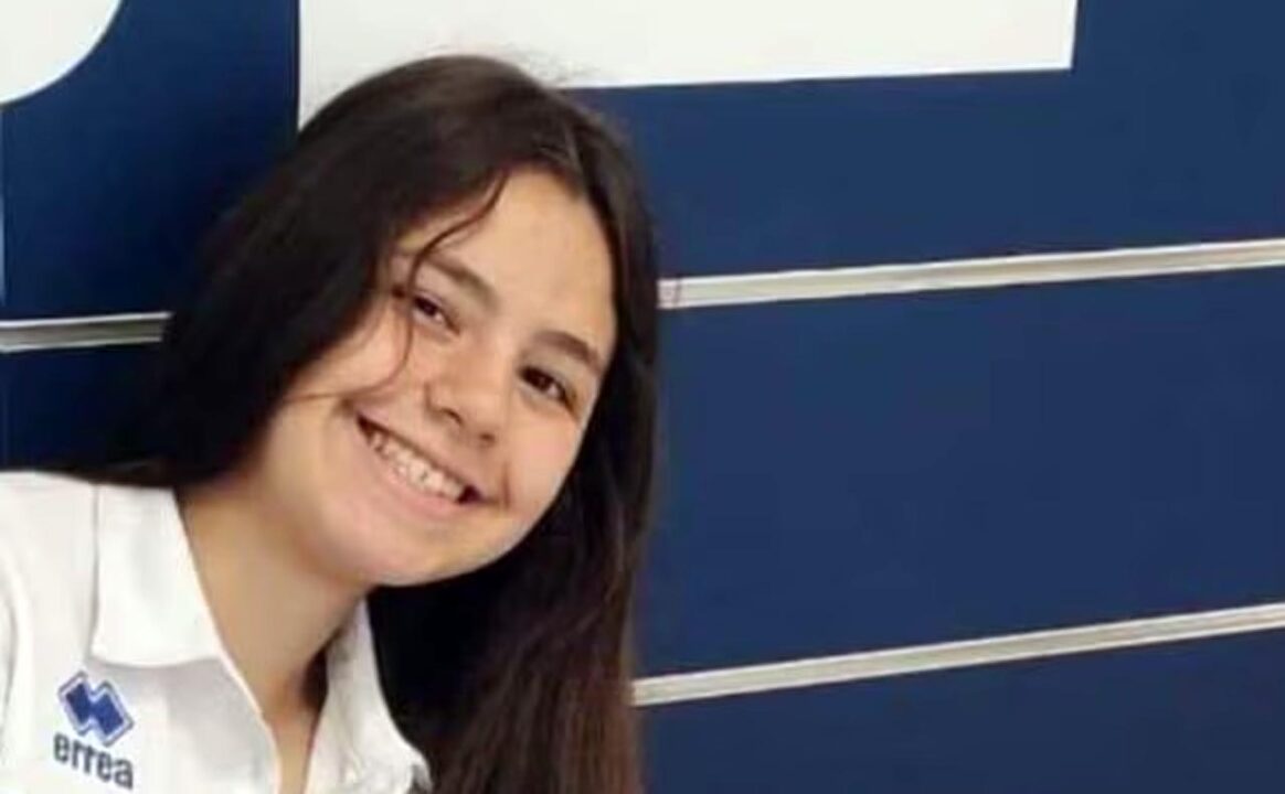 Valentina Sabbatino, 15 anni, è scomparsa da Busto Arsizio il 9 novembre. I genitori lanciano appelli sui social per ritrovarla.