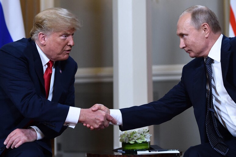 Putin pronto a negoziare con Trump un cessate il fuoco in Ucraina, le condizioni del Cremlino