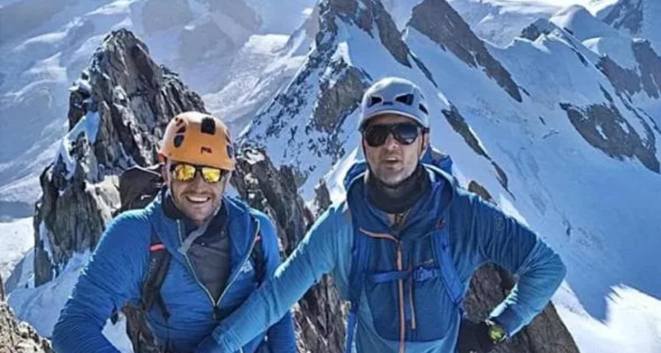 È stato individuato questa mattina, durante un sorvolo effettuato dall'elicottero del Corpo Nazionale Soccorso Alpino e Speleologico (Cnsas), il corpo senza vita di uno dei due alpinisti romagnoli dispersi sul Gran Sasso da domenica scorsa.