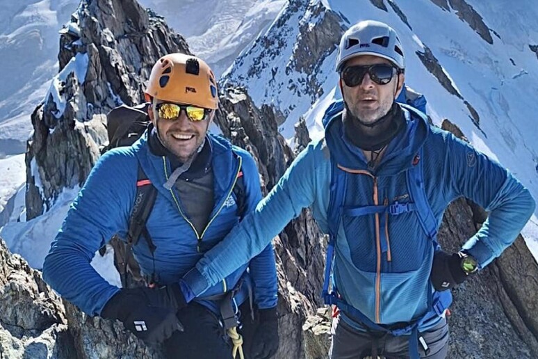 Cristian Gualdi e Luca Perazzini, i due alpinisti dispersi sul Gran Sasso e ritrovati senza vita, hanno affrontato i loro ultimi istanti insieme, cercando conforto nelle loro voci.