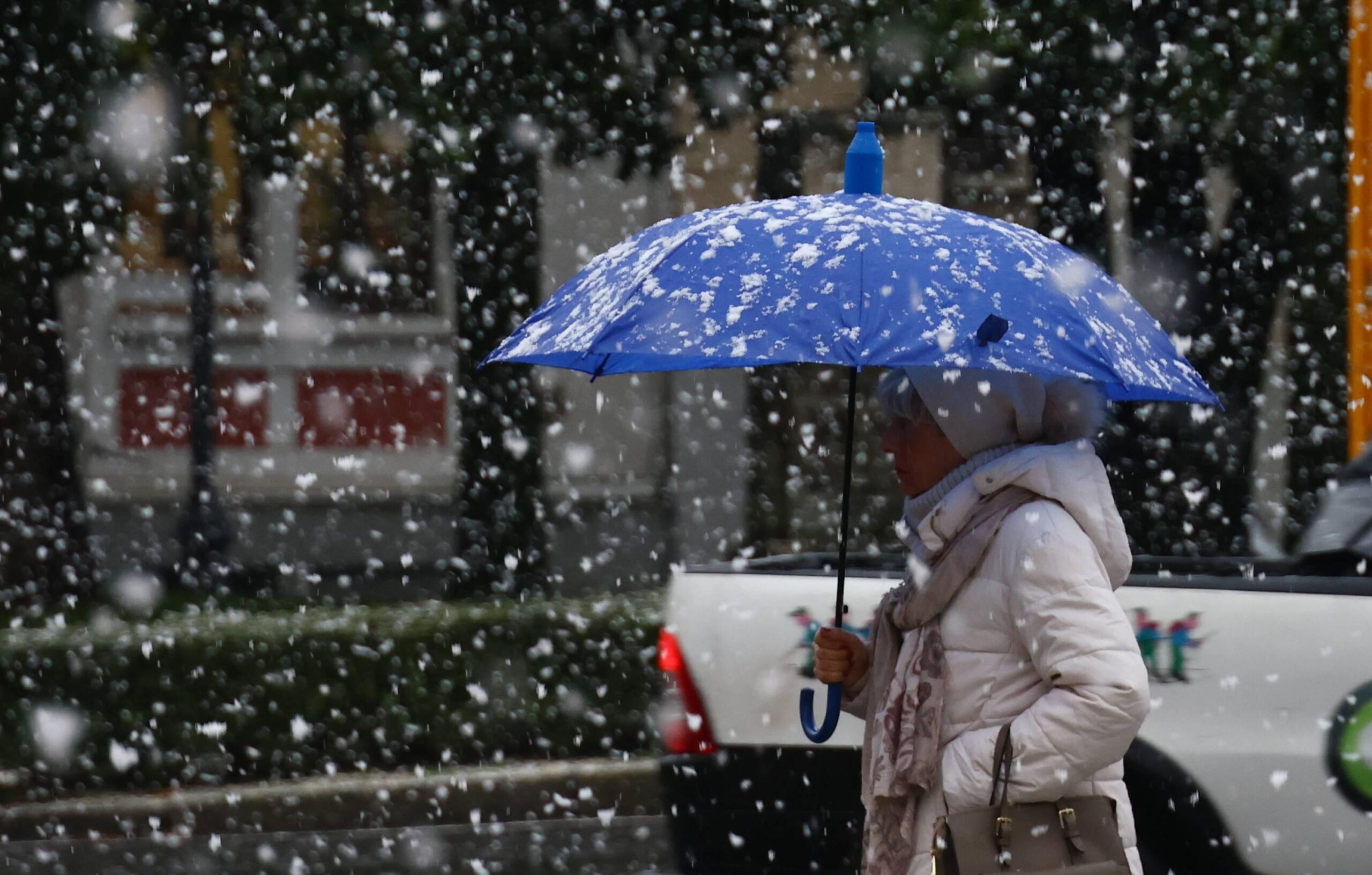 Un nuovo flusso di aria fredda interesserà l'Italia nei giorni a cavallo del Natale, con nevicate attese soprattutto sulle regioni adriatiche e meridionali.