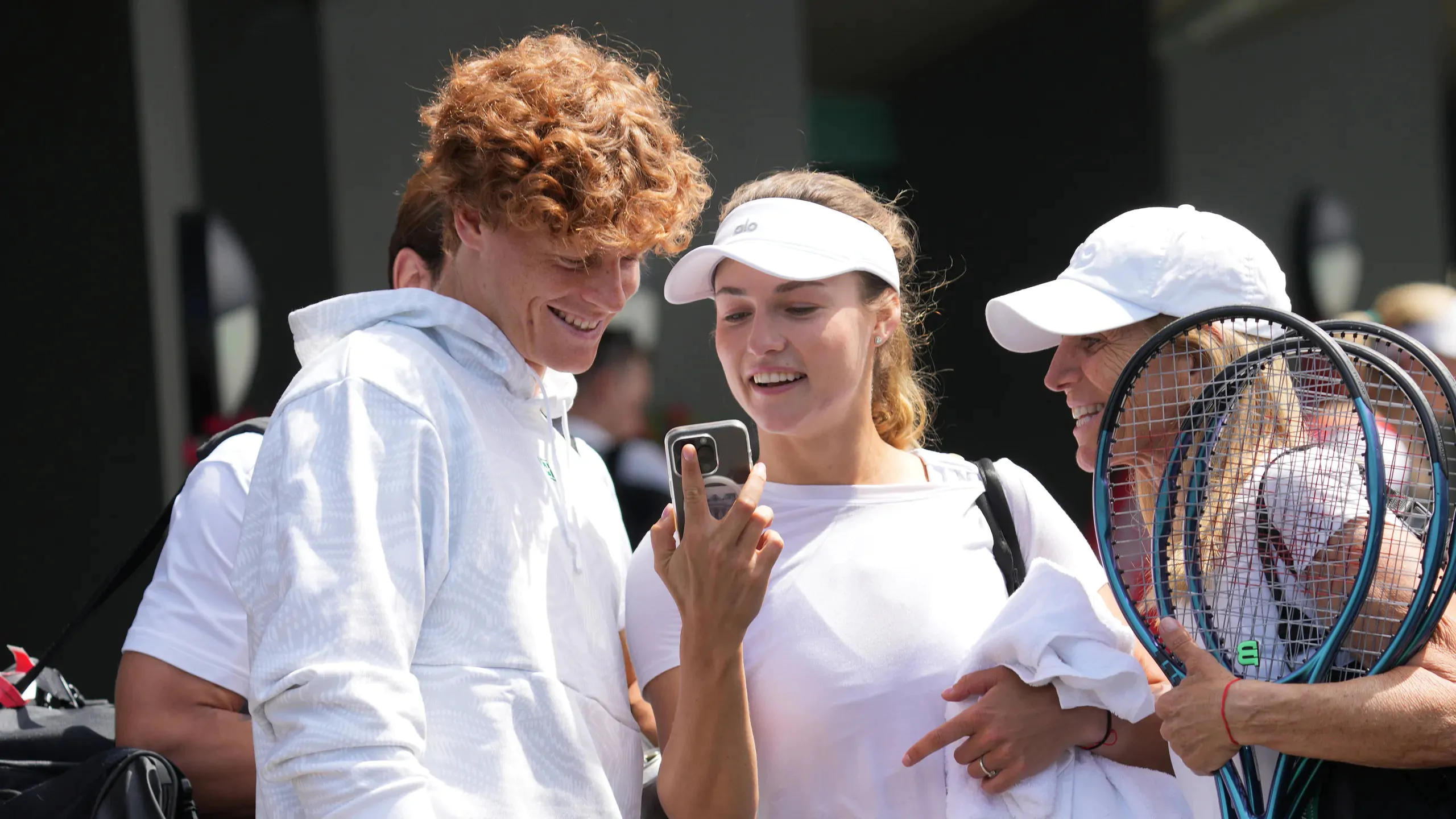 La relazione tra Jannik Sinner e Anna Kalinskaya sembra giunta al capolinea. Tra crisi e frecciatine social, spuntano le possibili cause della separazione.
