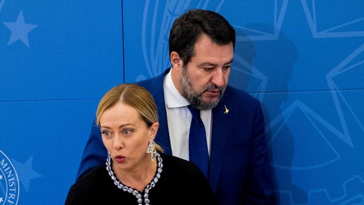 Il leader della Lega immagina un ritorno al Ministero dell’Interno dopo la Campania, ma l’attuale titolare del Viminale non intende lasciare.