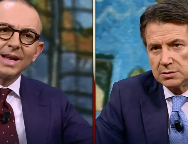 Scontro acceso a DiMartedì tra Giuseppe Conte e il vicedirettore di HuffPost Alessandro De Angelis. Il leader M5s: “La verità? Questa guerra è già persa”
