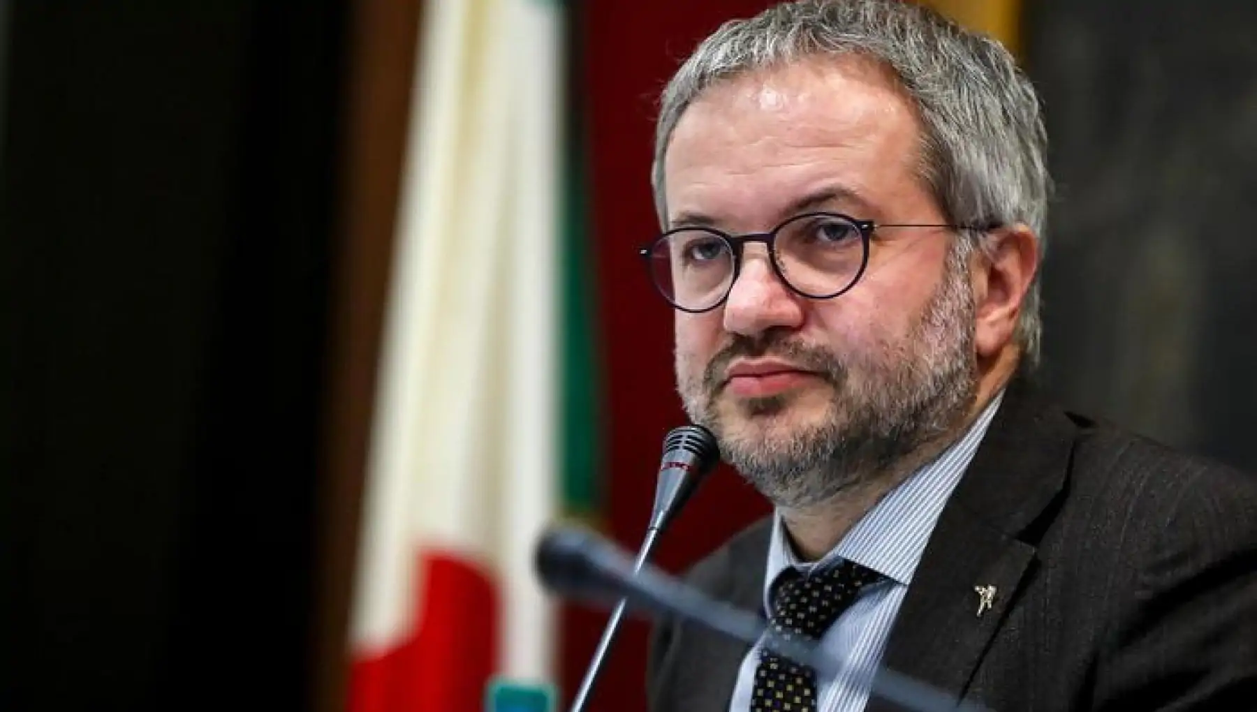 A È sempre Cartabianca il senatore della Lega minimizza la sentenza contro la leader francese. La replica di Fratoianni: “Così si alimenta la legge del più forte”