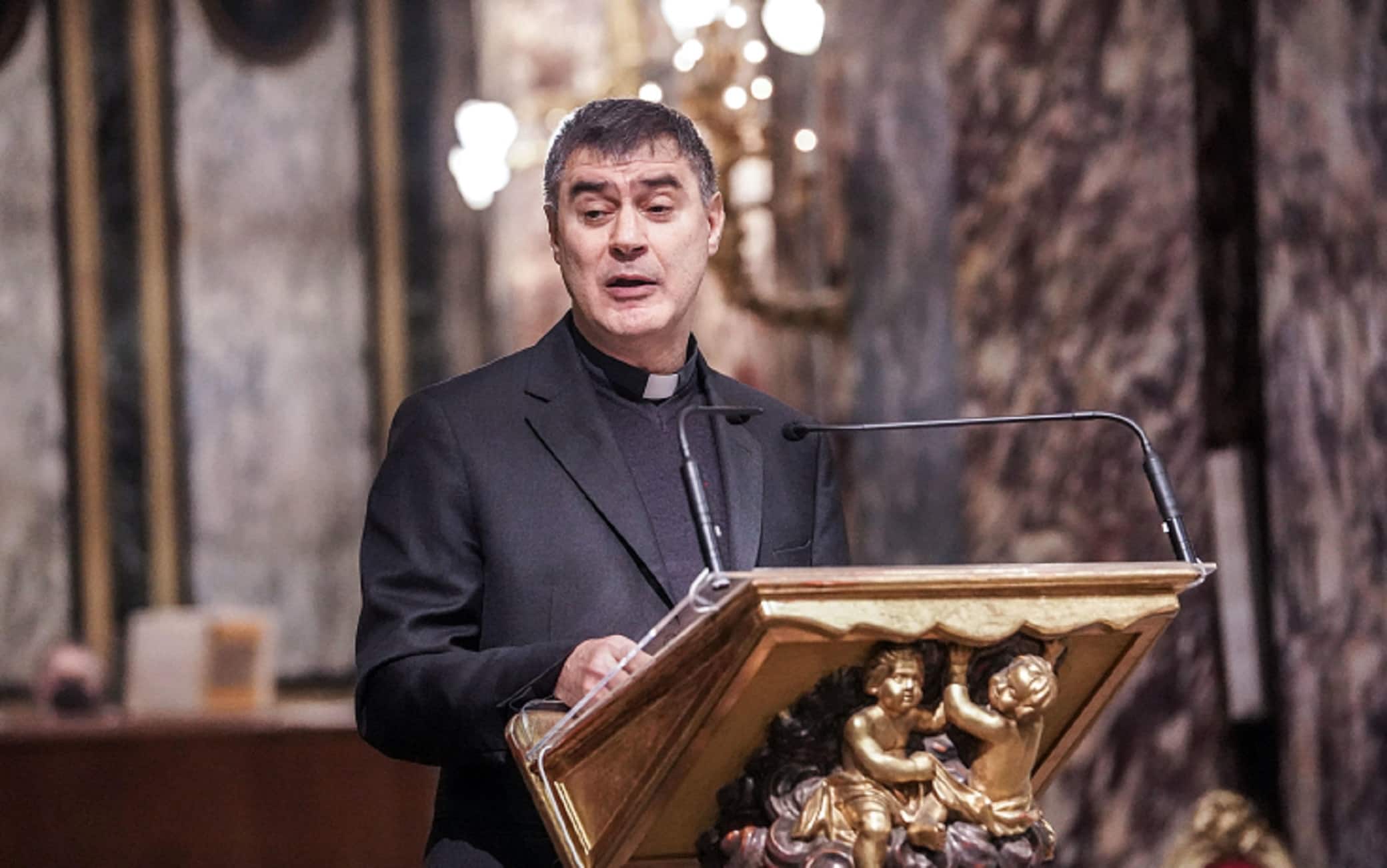 “Portare via migranti in manette è una ferita profonda. Non possiamo accettarlo”, ha detto il cardinale Repole, criticando l’accordo Italia-Albania e i CPR.